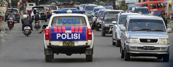 Polizei-Eskorte in Belawan