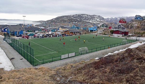 Der Rasenplatz in Qaqortoq