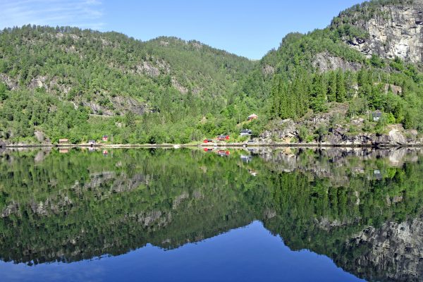 Spiegelungen im Osterfjord / Norwegen