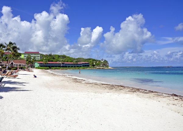 Long Bay Beach (Grand Pinapple Beach) in der Karibik