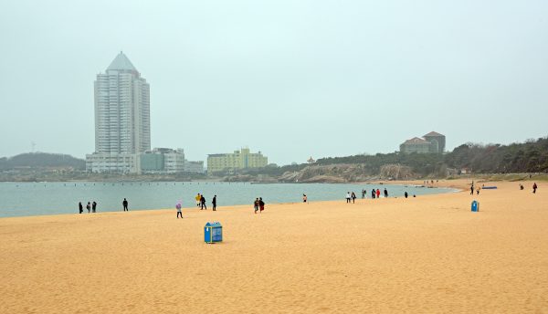 Die Beach Walk Street in Qingdao, China