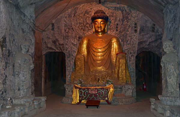 Eine Höhle im Thousand Buddha Mountain Park / Jinan, China
