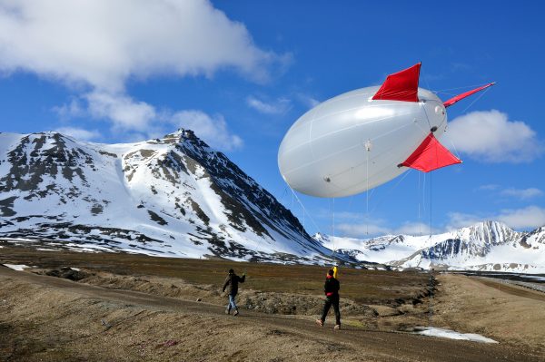 Vorbereitung zum Wetterballonstart / Ny-Ålesund auf Spitzbergen