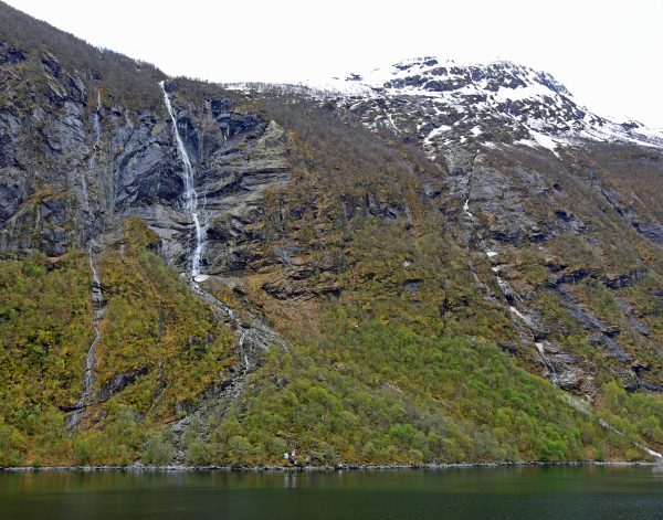 Die Fast-sieben-Schwestern-Wasserfälle im Geirangerfjord