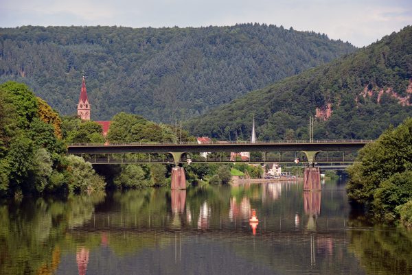 Spiegelungen auf dem Neckar