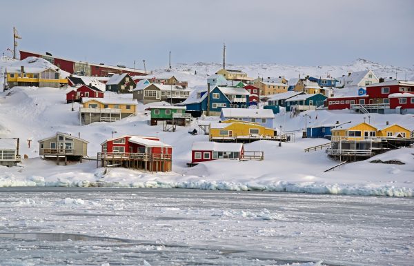 Blick auf Ilulissat im Winter auf Grönland