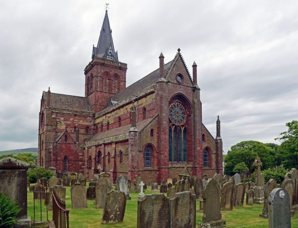 Die St.-Magnus-Kathedrale in Kirkwall, Schottland