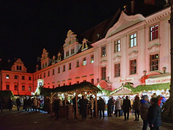 Palais Thurn und Taxis und Weihnachtsmarkt in Regensburg