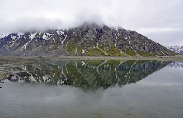 Wasser-Spiegelungen im Recherchefjorden
