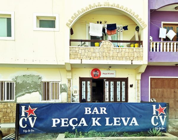 Die Peça K Leva Bar in Sal Rei auf Boa Vista, Kapverden