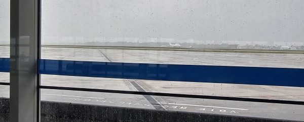 Der Flughafen von Bordeaux bei Regen
