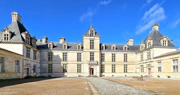 Das „Herzogliche Schloss von Cadillac-sur-Garonne“