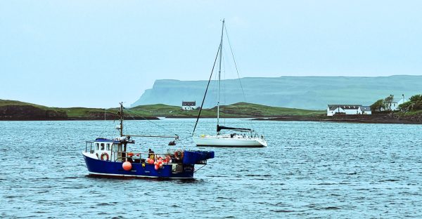Boote nahe der Isle of Canna