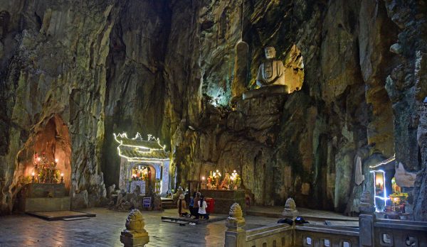 Eine der Höhlen in den Marmorbergen in Vietnam