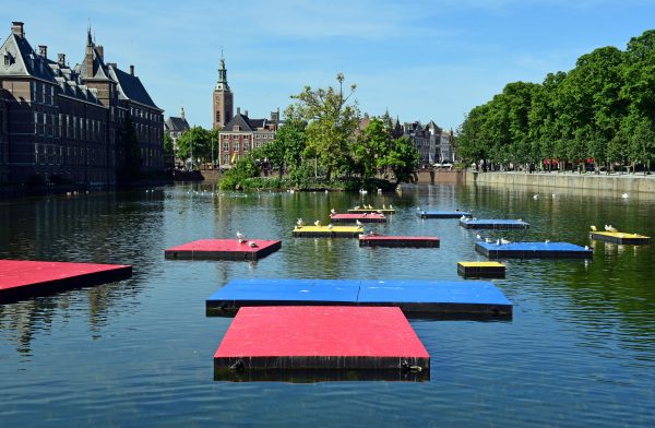 Blick auf den Binnenhof in Den Haag vom Hofvijver