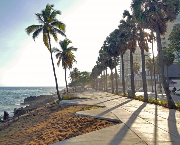 Entlang der Malecón-Promenade von Santa Domingo