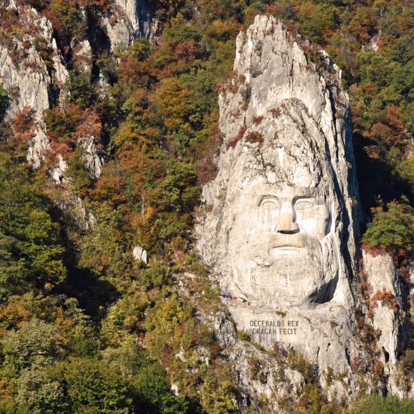 Kopf des Königs Decebal am Donau-Ufer