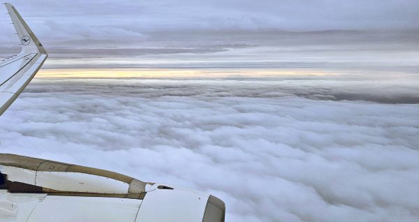 Über den Wolken auf dem Flug von Athen nach Frankfurt am Main