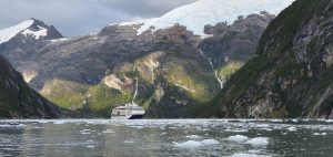 Mit der HANSEATIC nature durch die Fjord-Landschaft von Chile
