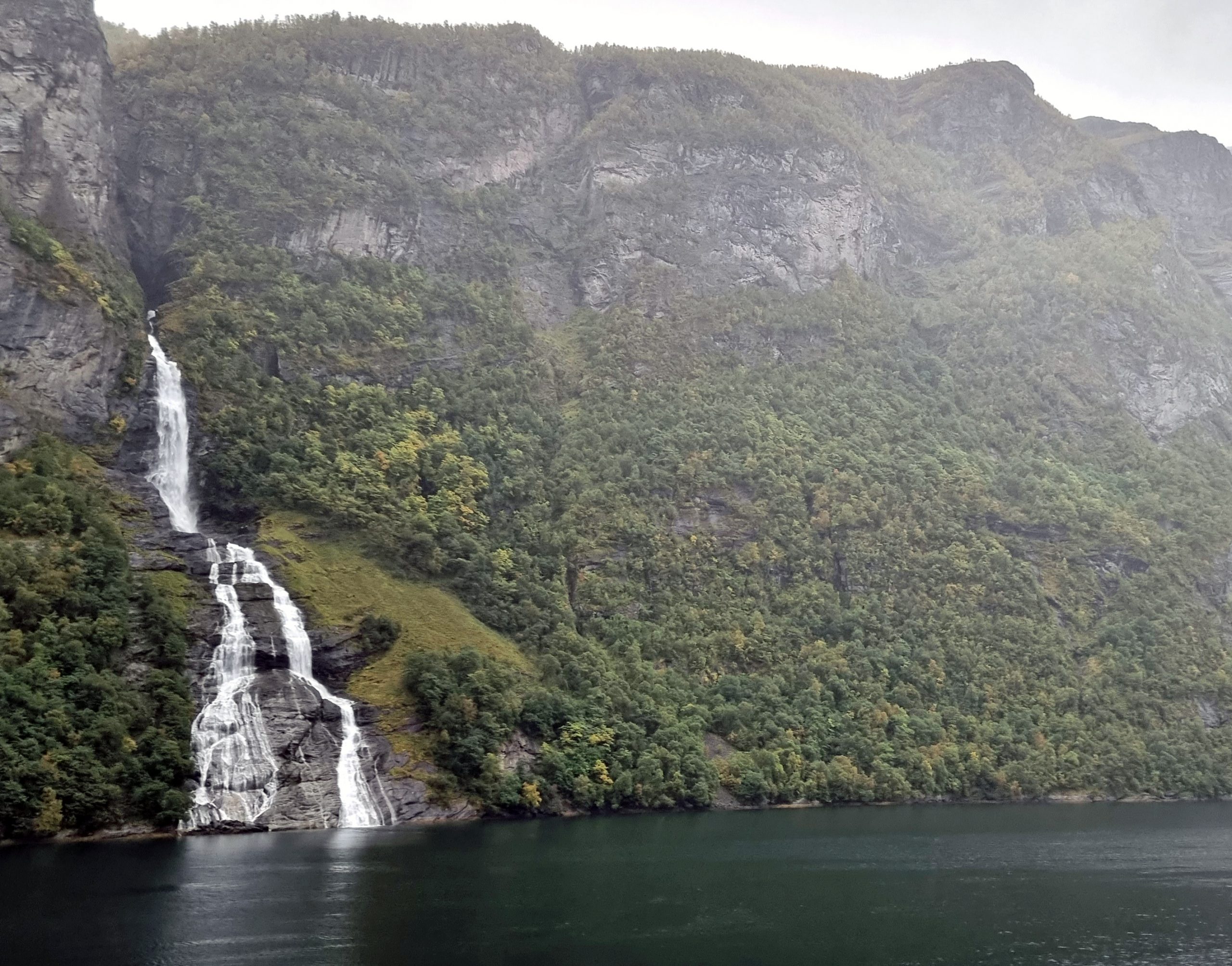 Der Wasserfall „Freier“ im Geirangerfjord