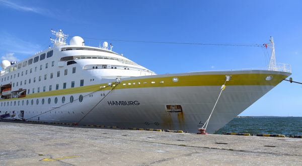 Die MS Hamburg in der Karibik