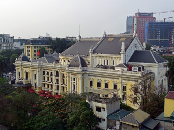 Blick auf die Oper in Hanoi, Vietnam vom Hilton Hotel aus