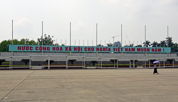 Am Ho Chi Minh-Mausoleum in Hanoi