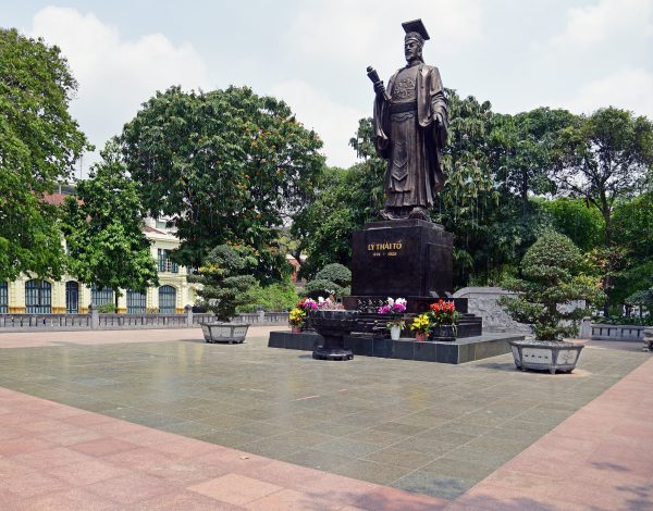 Die Statue von King Le Thai in Hanoi