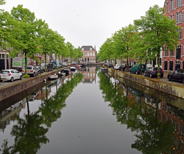 Ein Kanal in Hoorn in der Niederlande