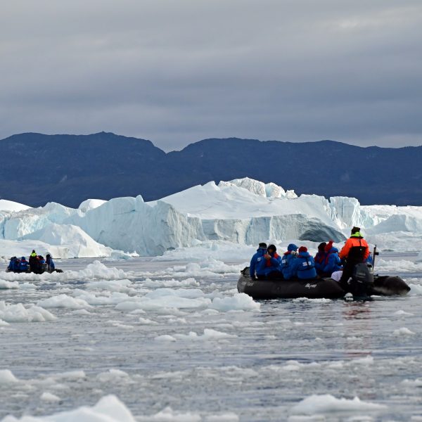 Unterwegs mit Zodiacs im Ilulissat-Icefjord