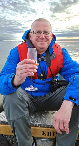 Zinni mit Champagner im Ilulissat-Eisfjord