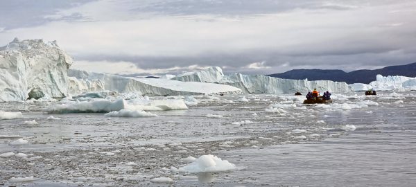 Eisberge und Zodiacs im Ilulissat-Icefjord