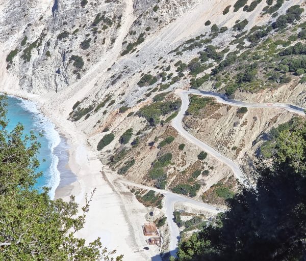 Die Anfahrt zum Strand von Myrtos