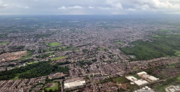 Das Umland von London vom Flugzeug aus gesehen