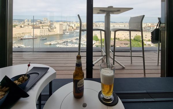 Bier mit Aussicht im Sofitel Marseille Vieux Port