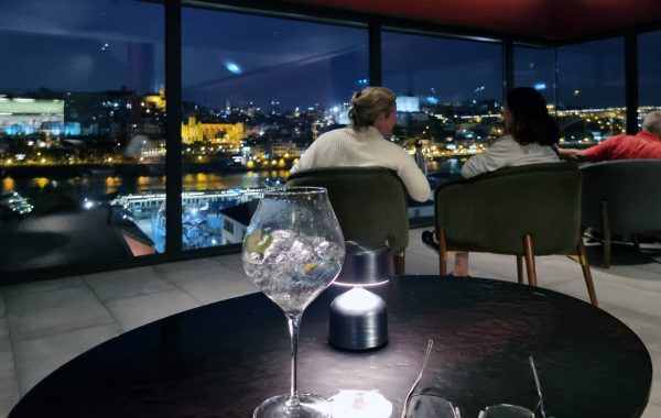 Ausblick auf Porto und Vila Nova de Gaia von der Panorama-Bar im Hilton aus