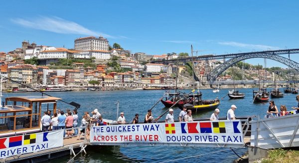 Mit dem Wassertaxi über den Douro in Porto