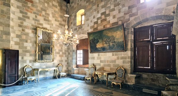 Ein Raum im Großmeisterpalast des Johanniterordens in Rhodos (Stadt) auf Rhodos