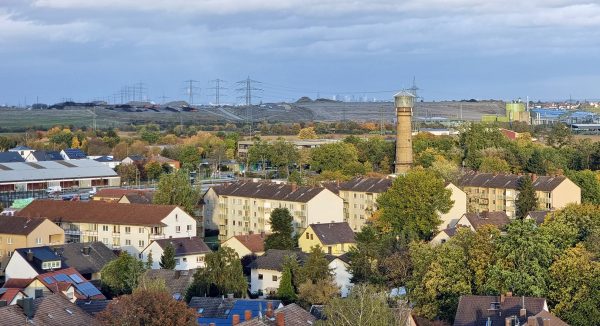 Blick auf Hochheim und den Wasserturm