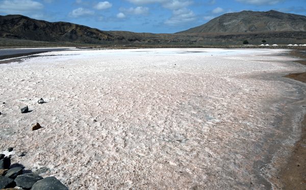 Der Boden der Salinas Pedra de Lume auf Sal, Kapverden