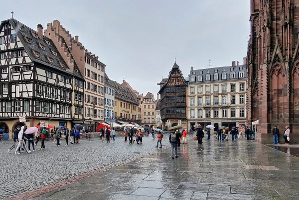 Vor dem Münster in Straßburg