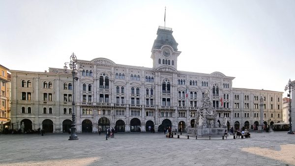 Das Rathaus an der Piazza dell′Unità d′Italia in Triest