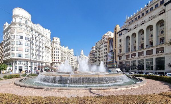 Der Fuente de La Plaza del Ayuntamiento in Valencia